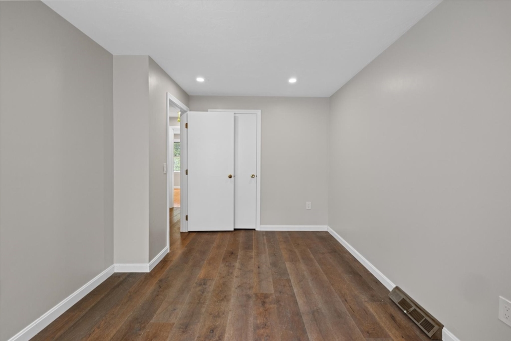 76 Woodridge Rd