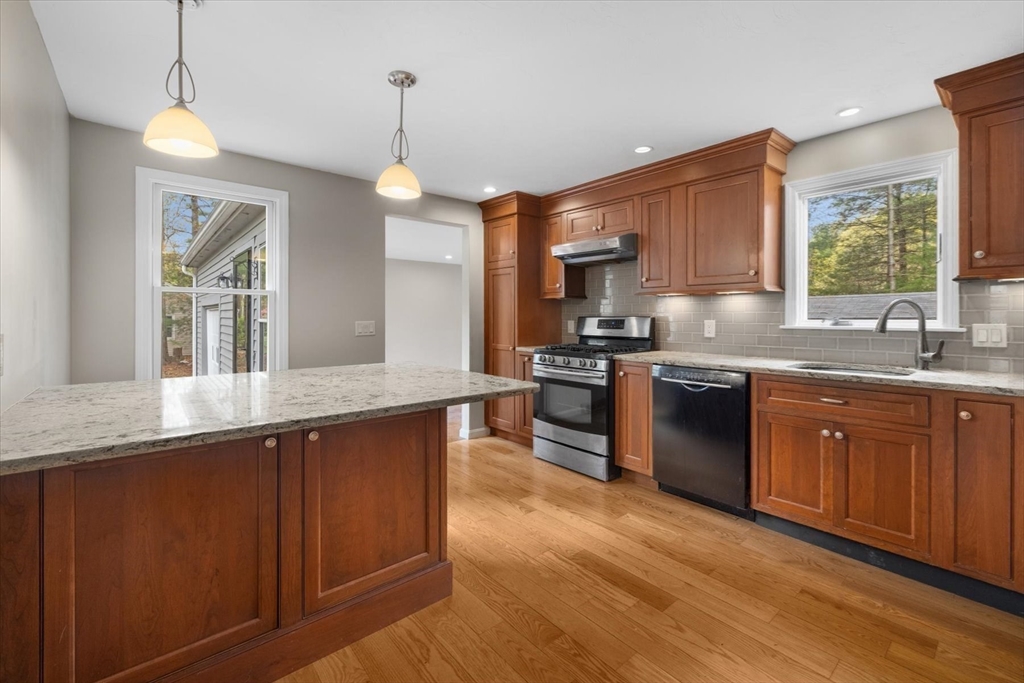 76 Woodridge Rd
