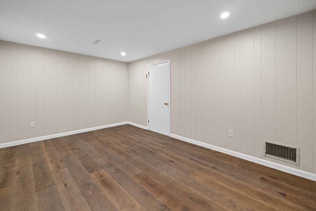 76 Woodridge Rd
