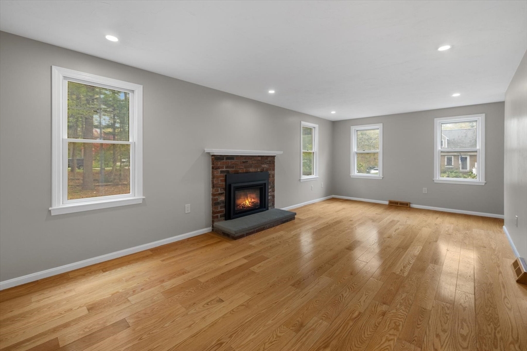 76 Woodridge Rd