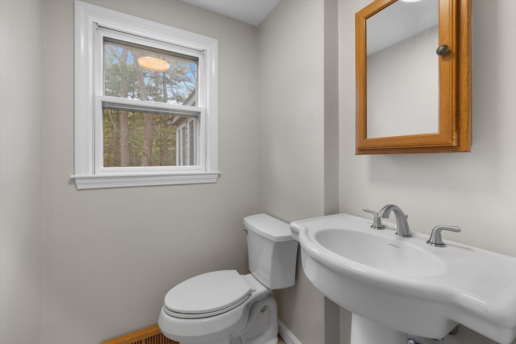 76 Woodridge Rd