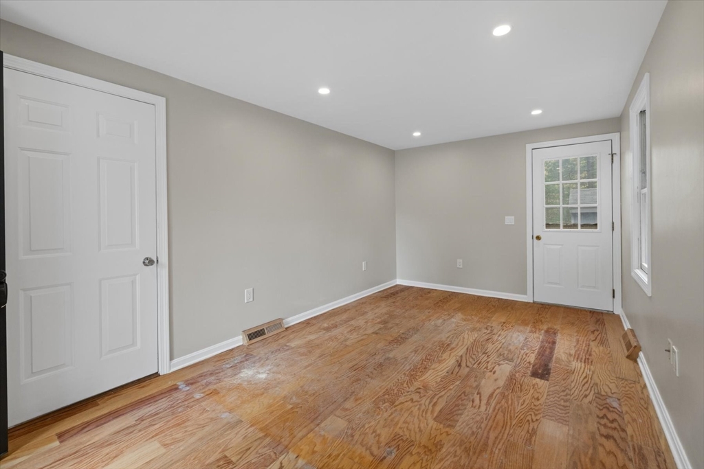 76 Woodridge Rd