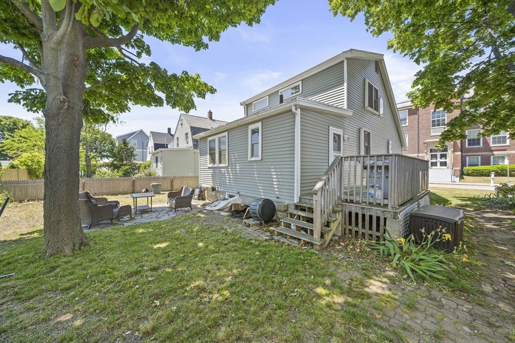 14 L St