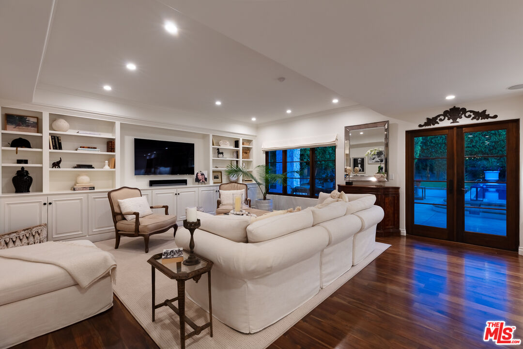 4263 Navajo Ave
