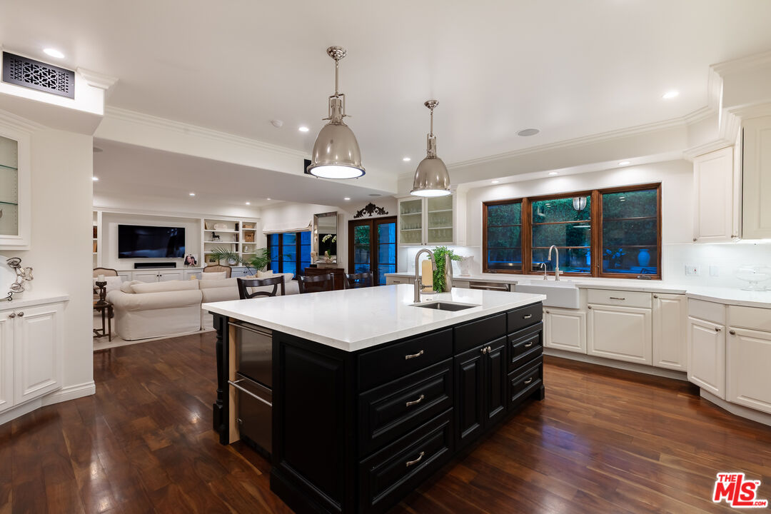4263 Navajo Ave