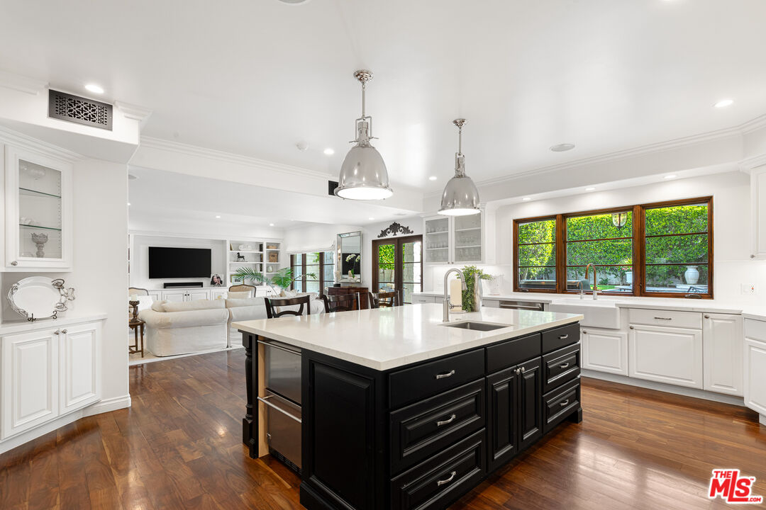 4263 Navajo Ave