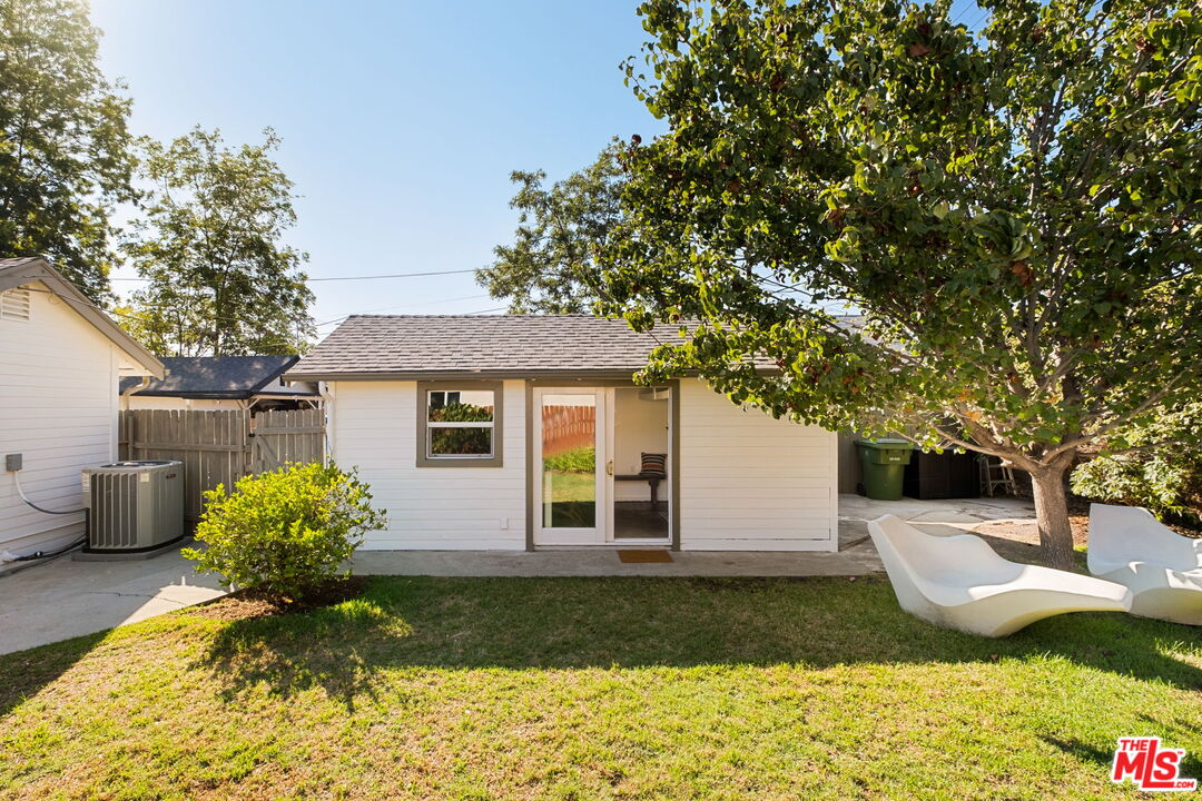 5051 Buchanan St