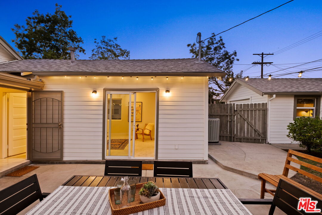 5051 Buchanan St