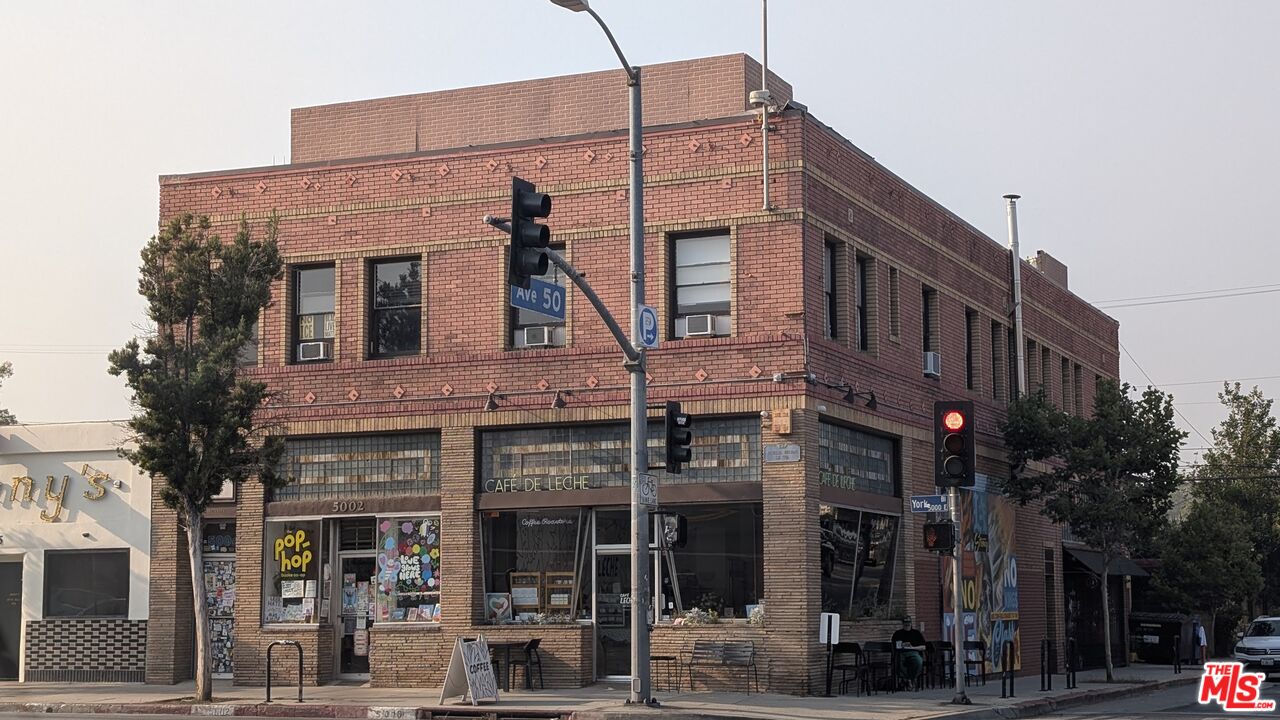 5051 Buchanan St