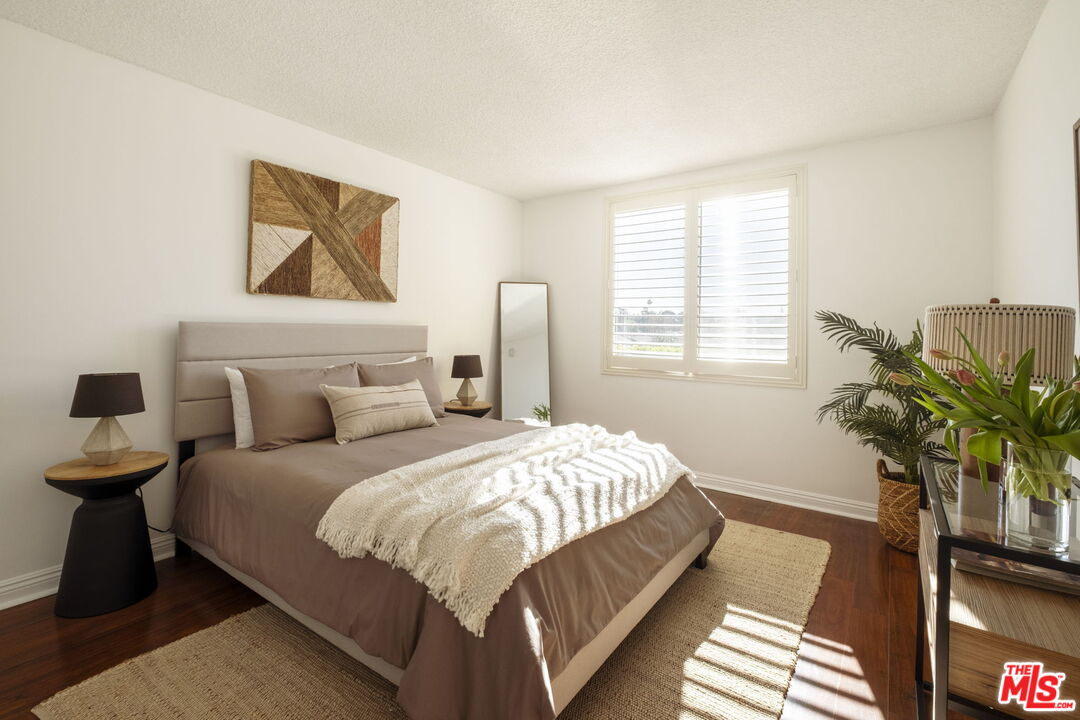 12830 Burbank Blvd Unit: 207