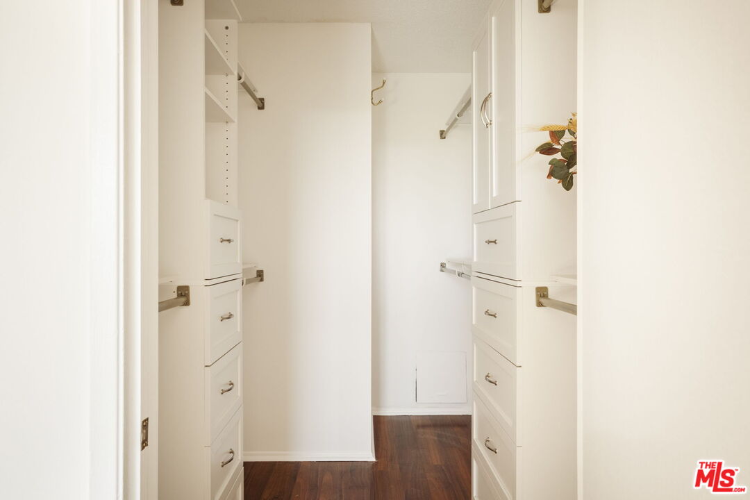 12830 Burbank Blvd Unit: 207