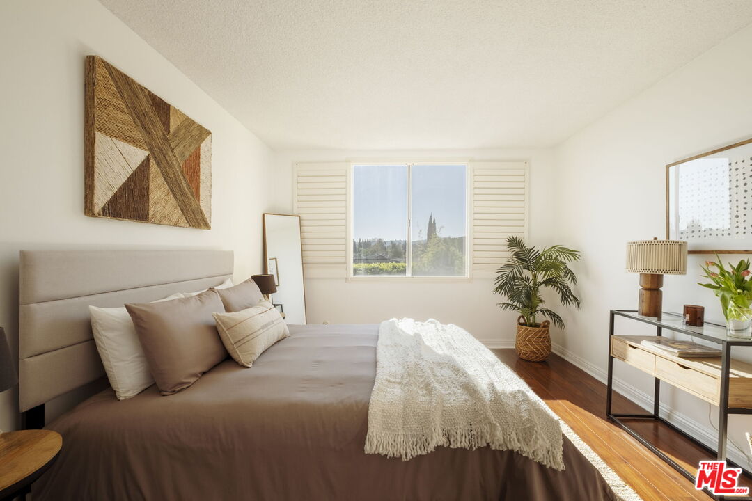 12830 Burbank Blvd Unit: 207