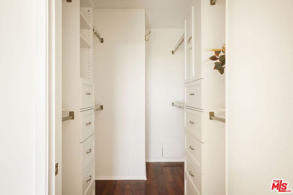 12830 Burbank Boulevard 207