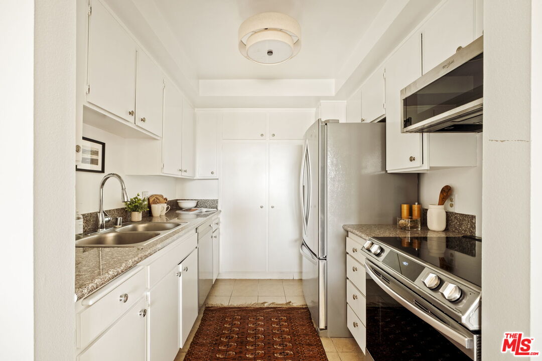 12830 Burbank Blvd Unit: 207