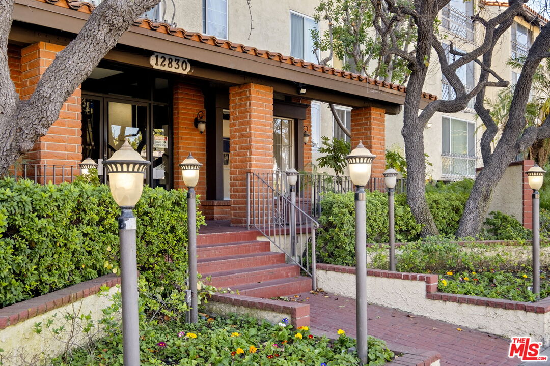 12830 Burbank Blvd Unit: 207