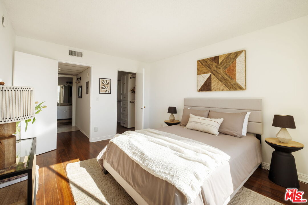 12830 Burbank Blvd Unit: 207