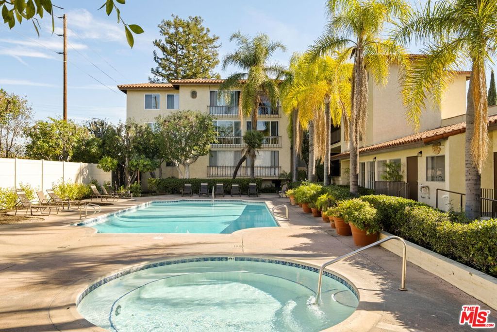 12830 Burbank Boulevard 207