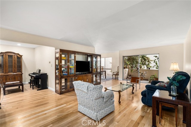 380 S Euclid AVE Unit: 207