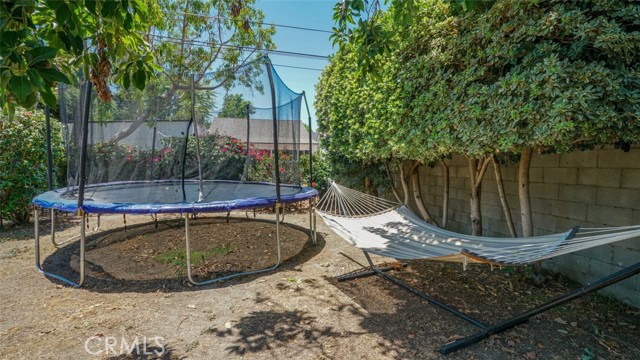 525 N Mariposa ST