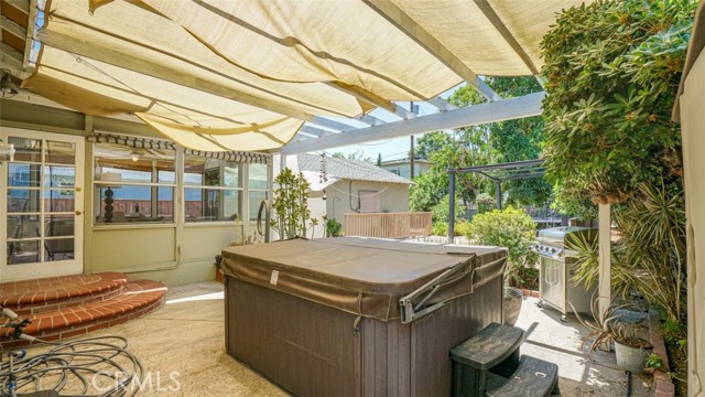 525 N Mariposa ST
