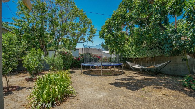 525 N Mariposa ST