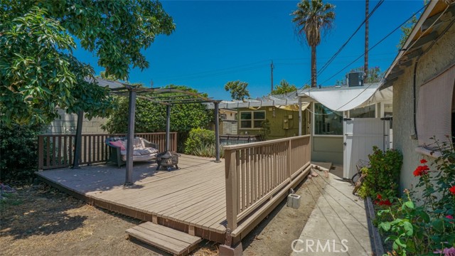 525 N Mariposa ST