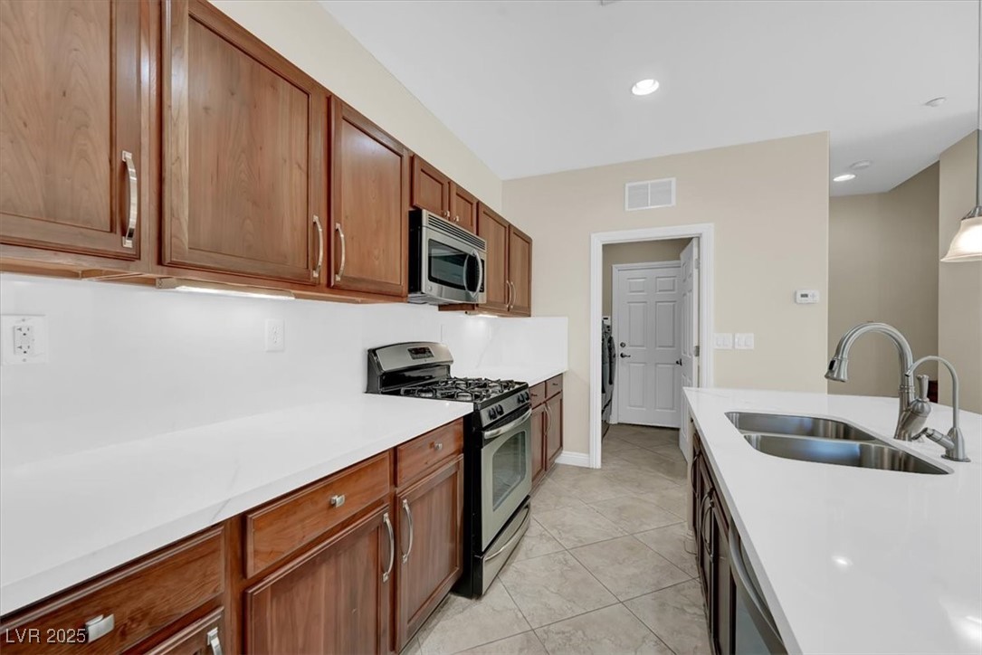 2076 Danzinger Place