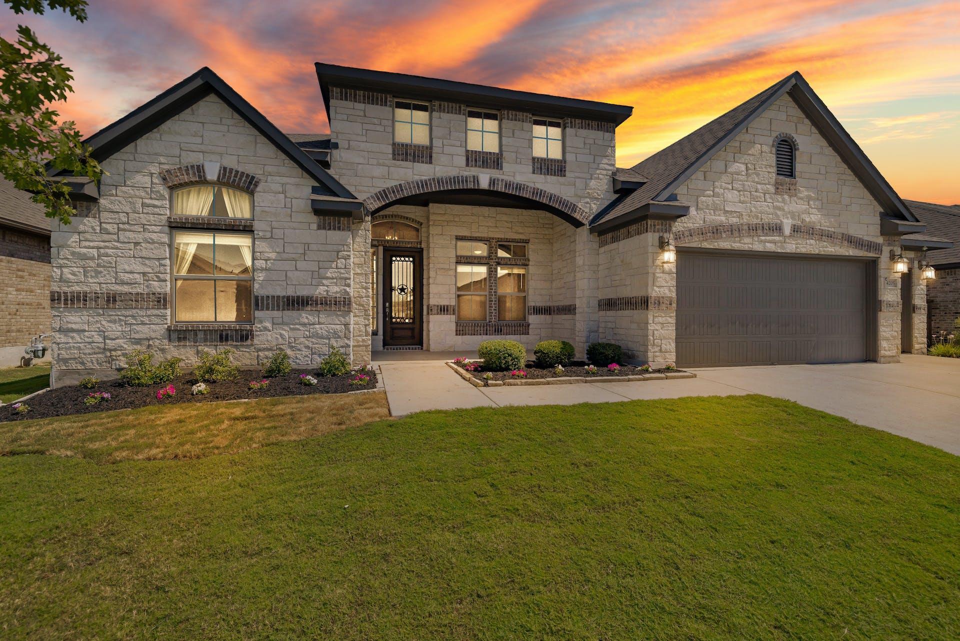 4205 Lynette LN