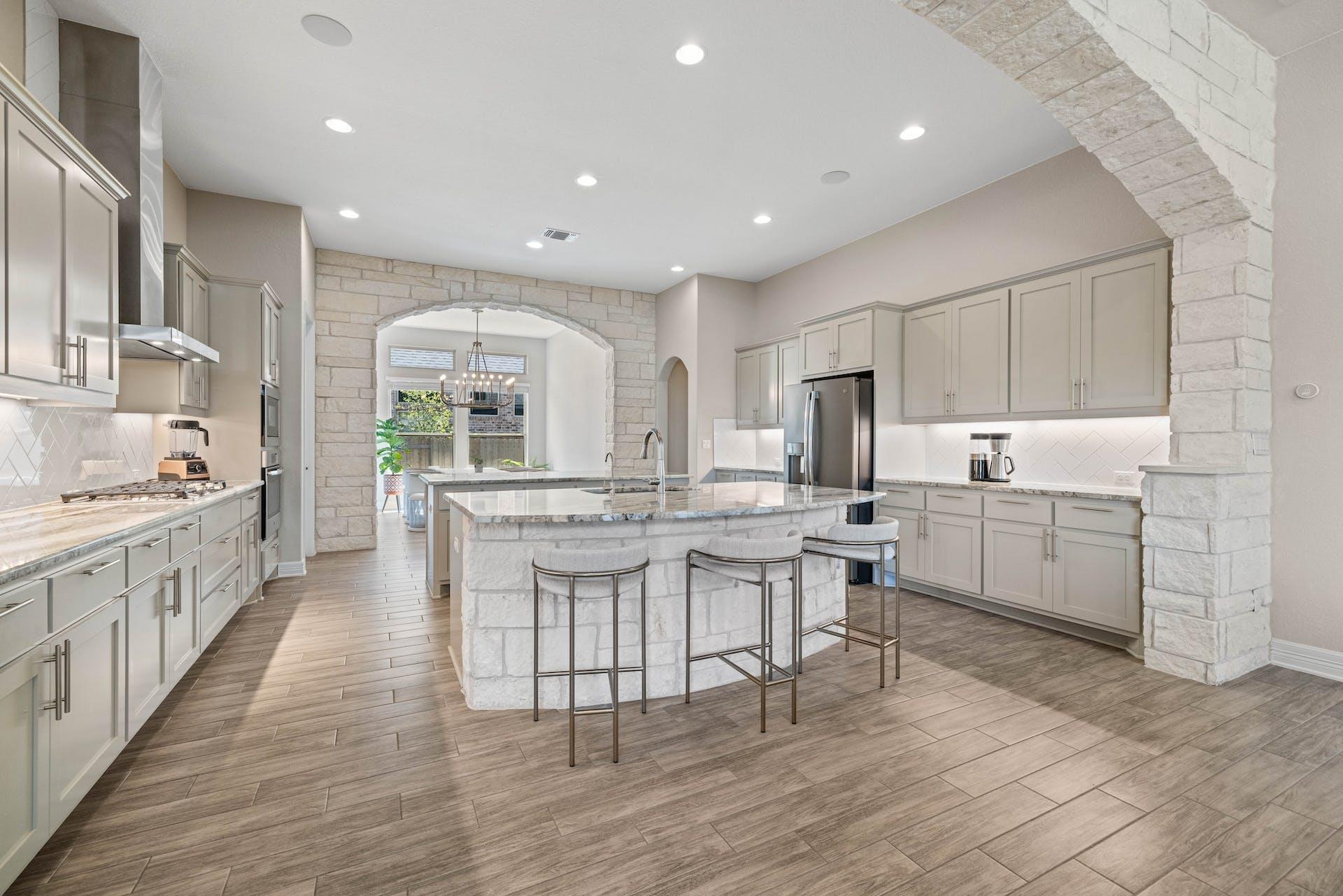 4205 Lynette LN