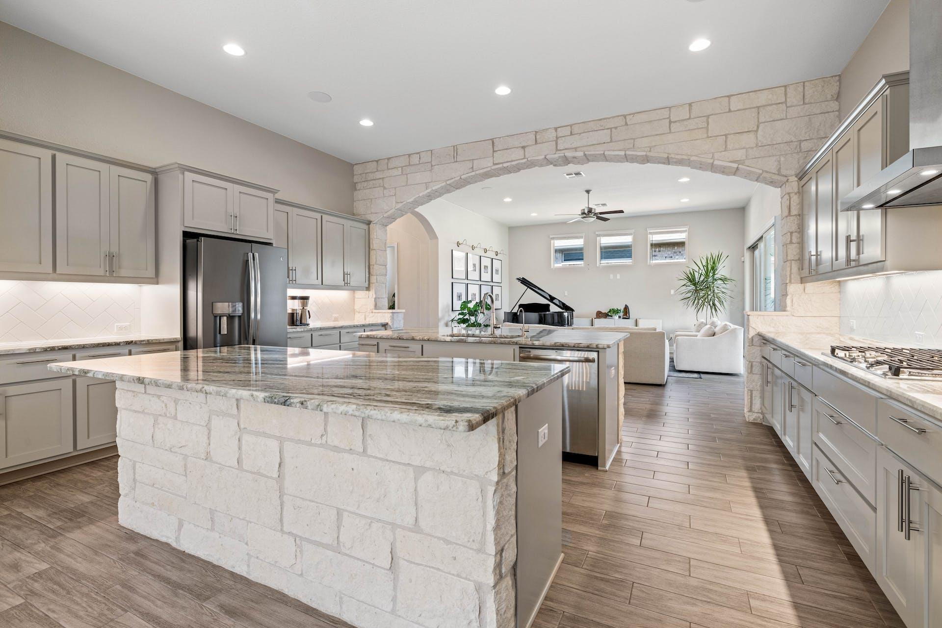 4205 Lynette LN