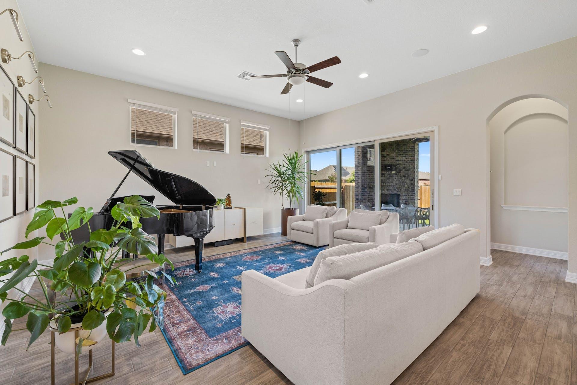 4205 Lynette LN