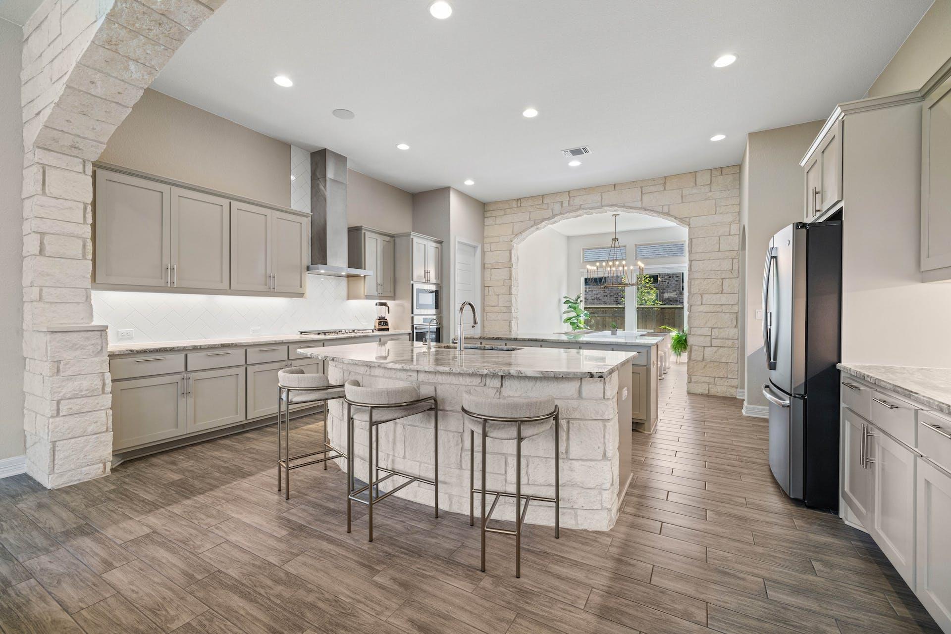 4205 Lynette LN