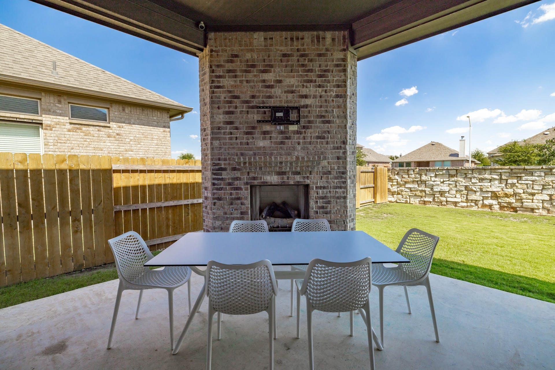 4205 Lynette LN