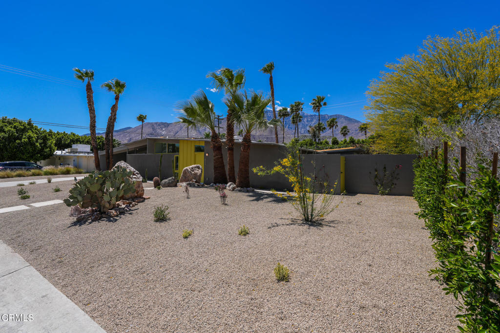 2839 N Davis Way