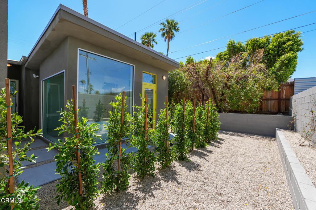 2839 N Davis Way