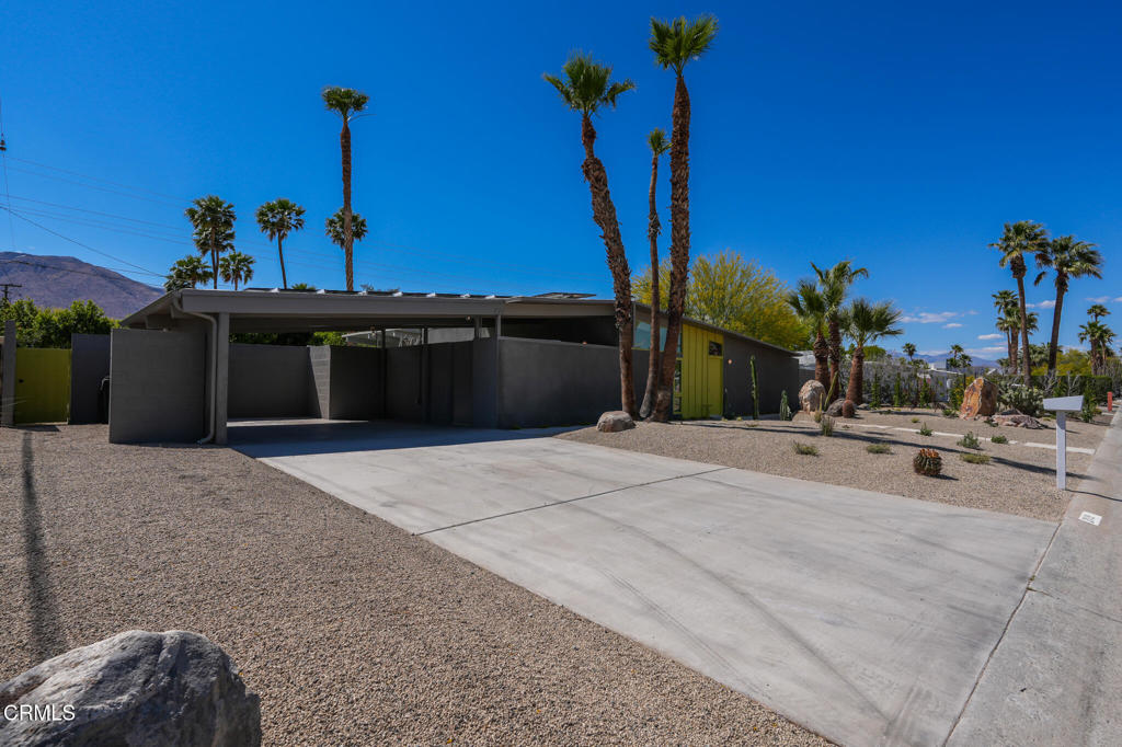 2839 N Davis Way