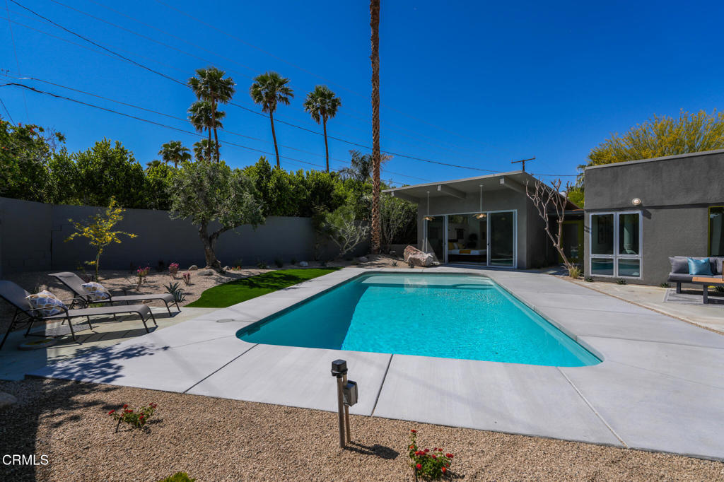 2839 N Davis Way