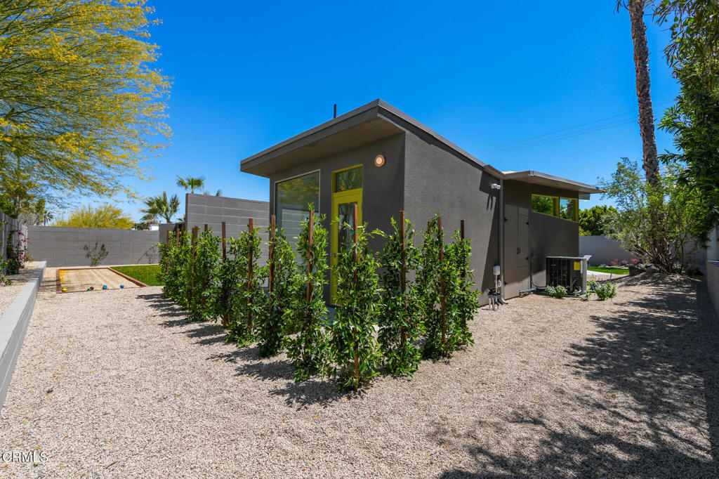 2839 N Davis Way