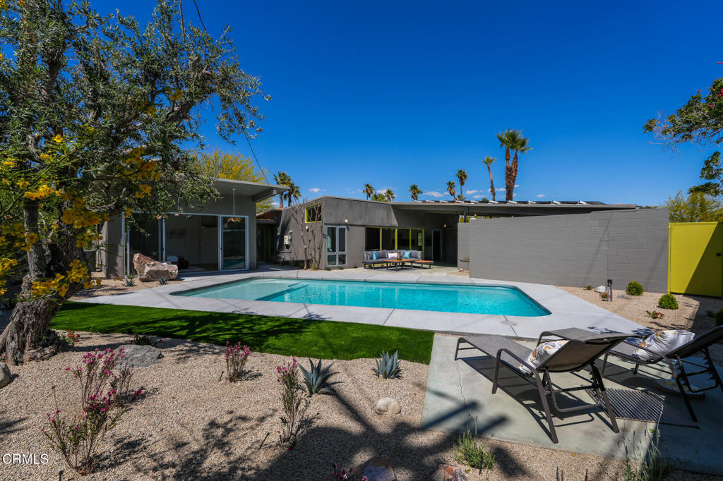 2839 N Davis Way