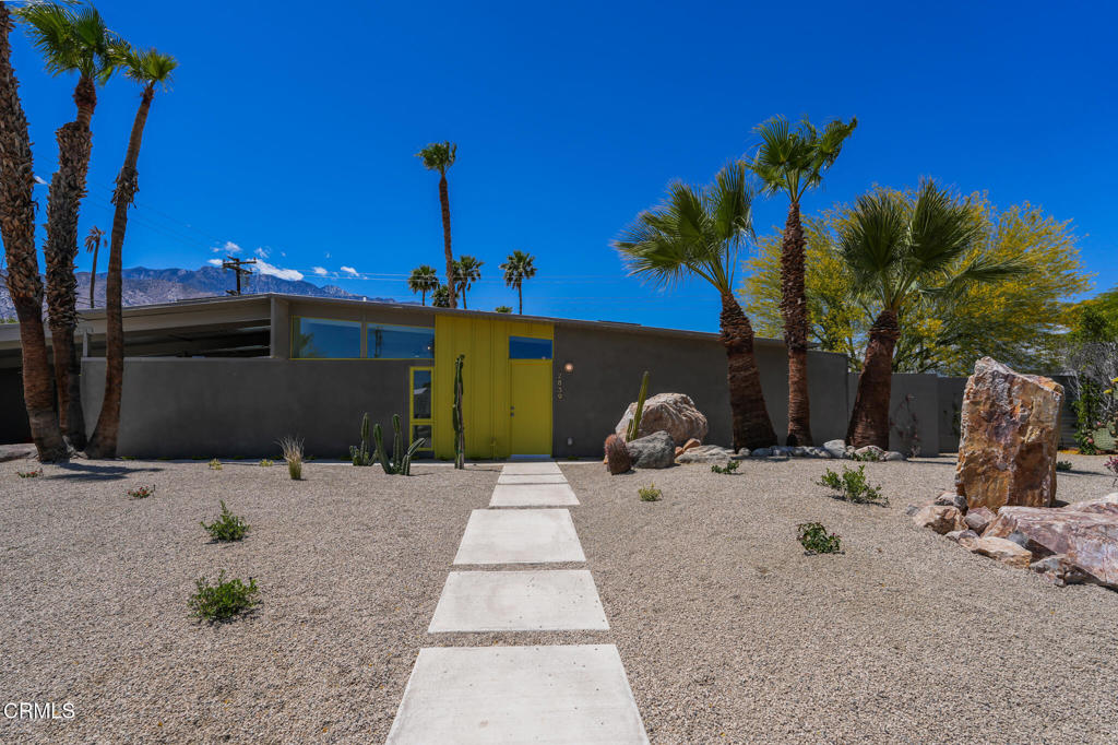 2839 N Davis Way