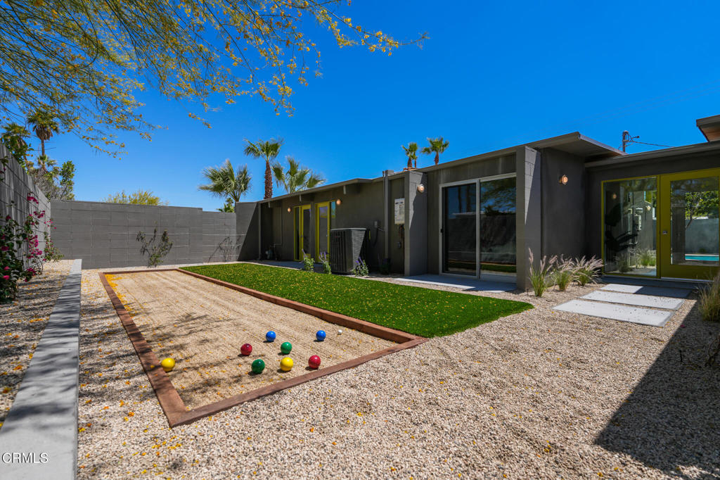 2839 N Davis Way
