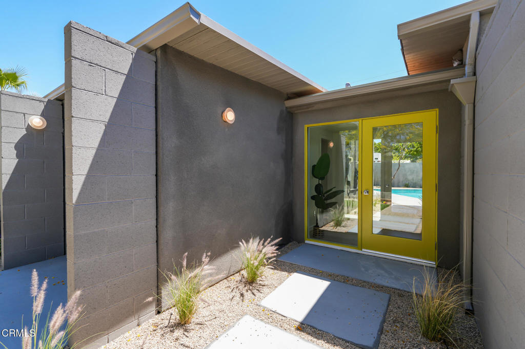 2839 N Davis Way