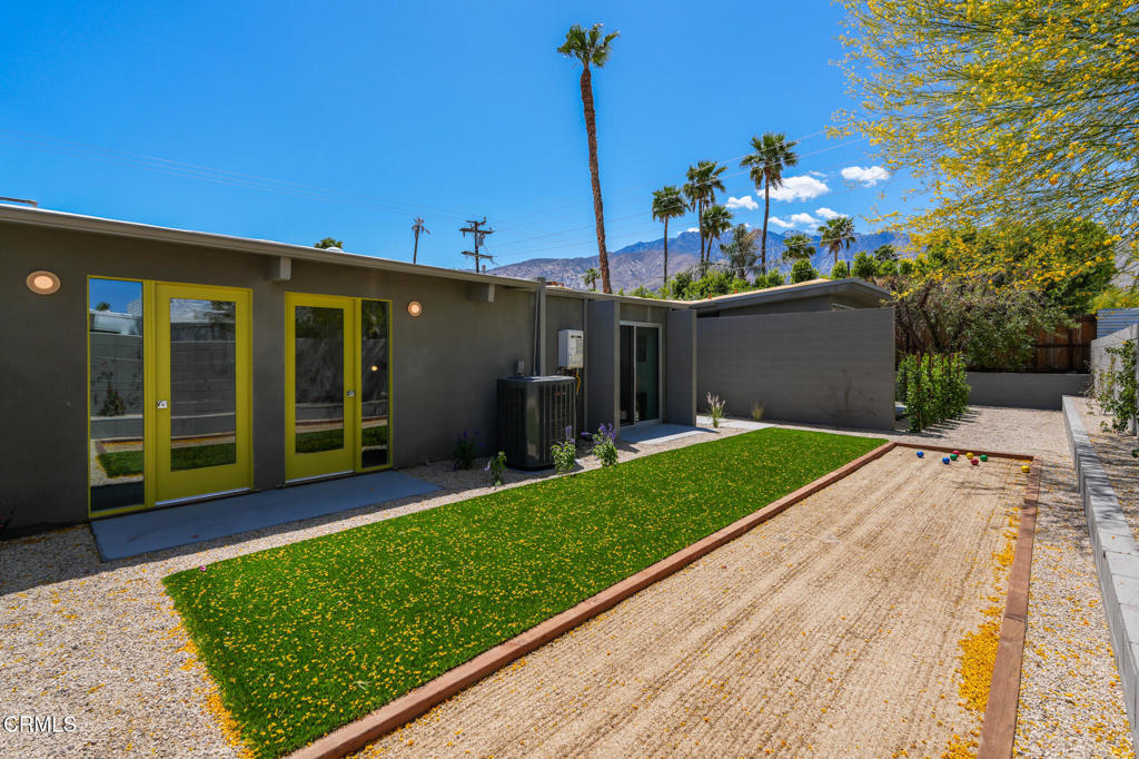 2839 N Davis Way