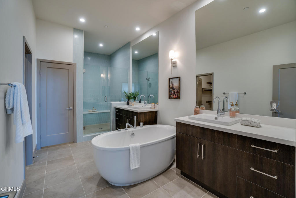 820 Mission Street 208