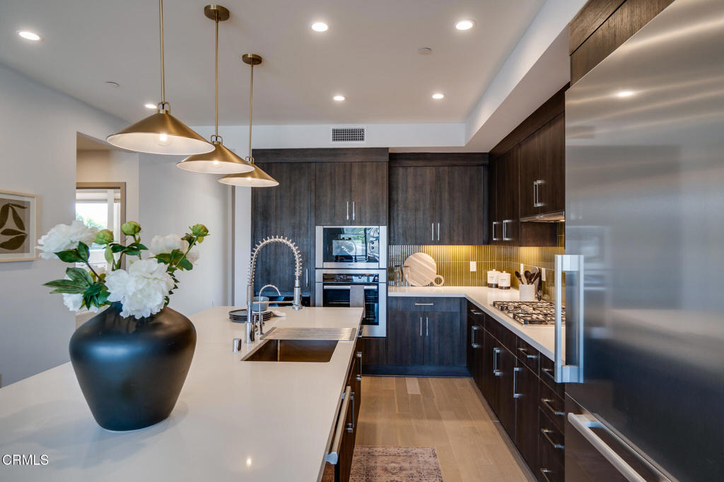 820 Mission Street 208