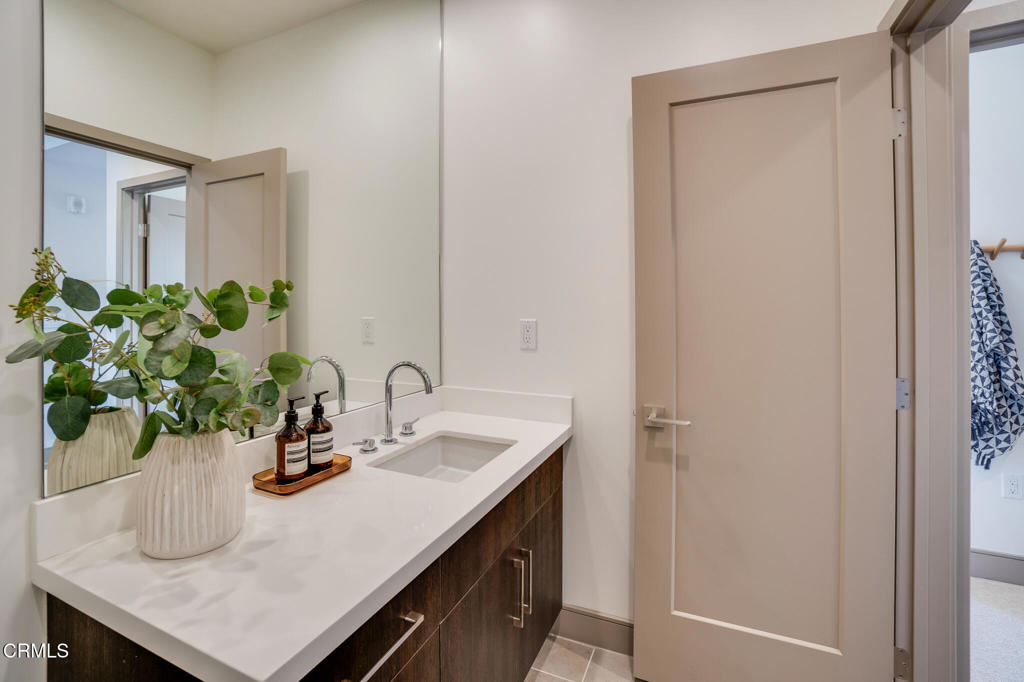 820 Mission Street 208