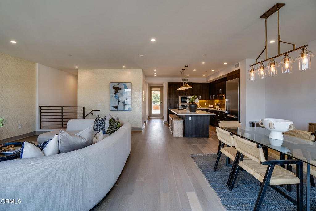820 Mission Street 208