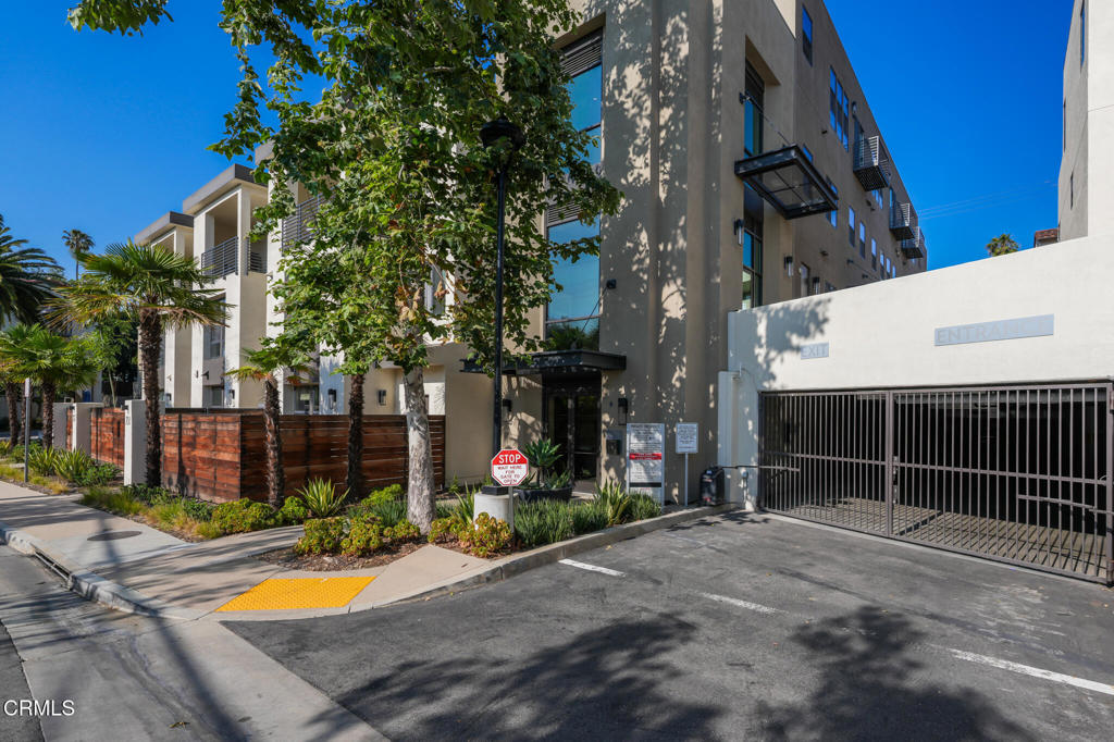 820 Mission Street 208