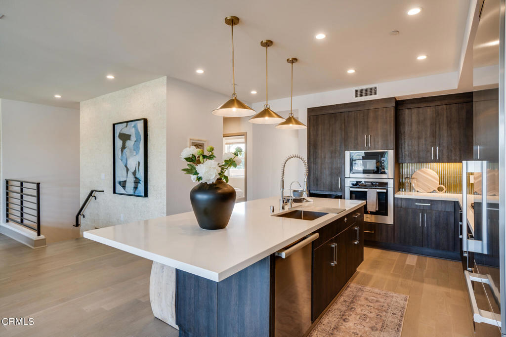 820 Mission Street 208