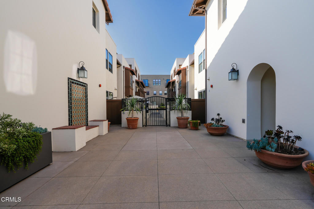 820 Mission Street 208
